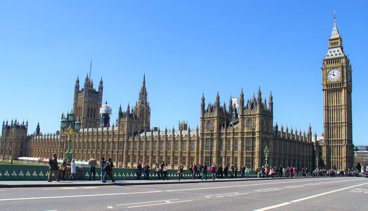 लंदन, यूनाइटेड किंगडम में संसद के सदनों कीछवि।