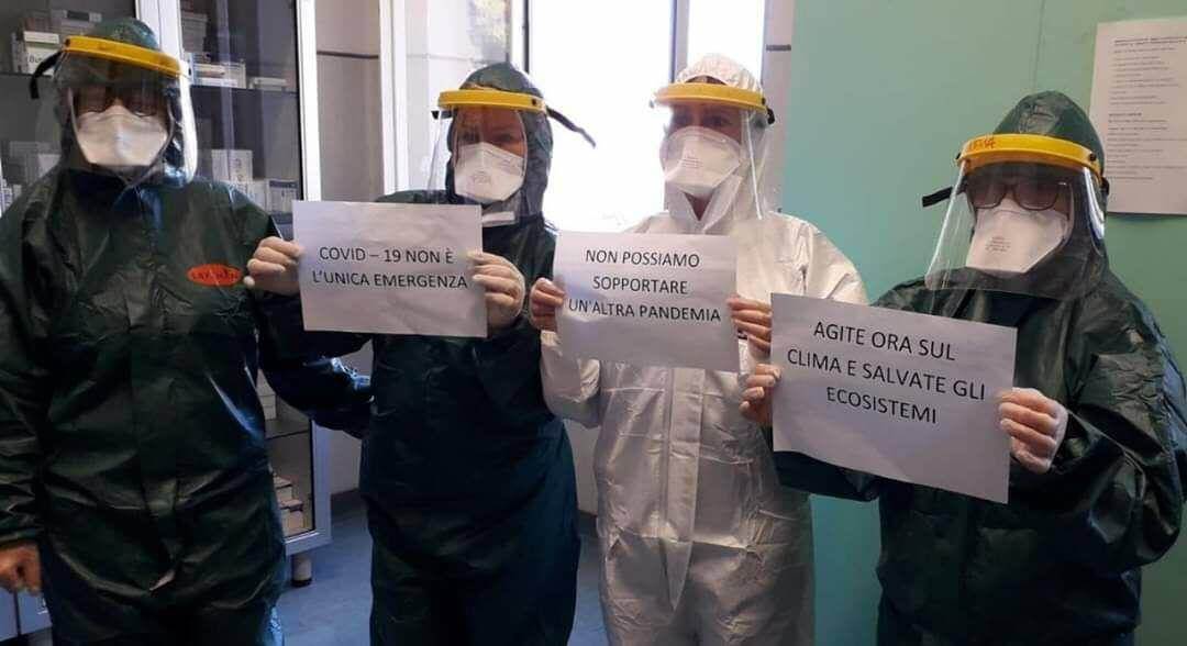 Krankenhausangestellte in Bari verlangen, dass wir Ökosysteme schützen, umden Kontakt mit neuen Krankheitserregern zu stoppen