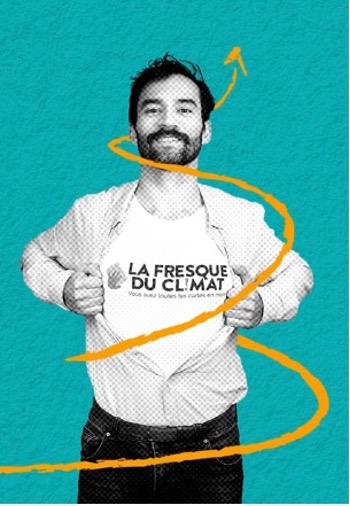 An image of a man opening a buttoned shirt to reveal a t-shirt with the words "la fresque du climat".